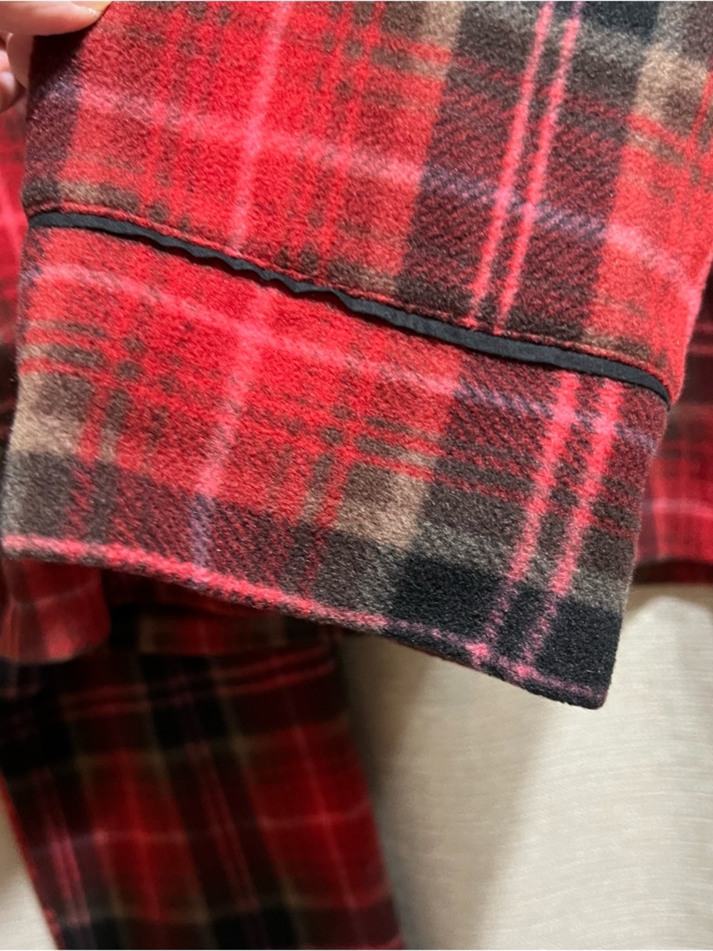 SKIMS Fleece Sleep Set in Red Plaid - 2 Piece Button Down & Pants Set Size Small - Picture 4 of 15